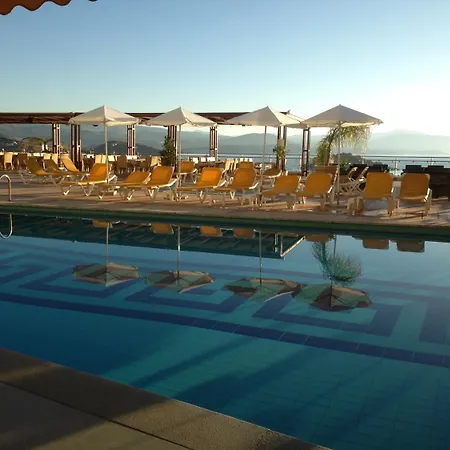 Hotel John & George 4*