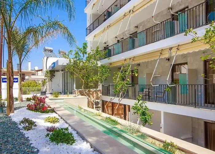 John & George 4* Tolón