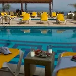 John & George Hotel