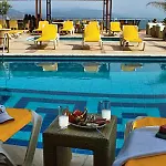 Hotel John & George Tolo