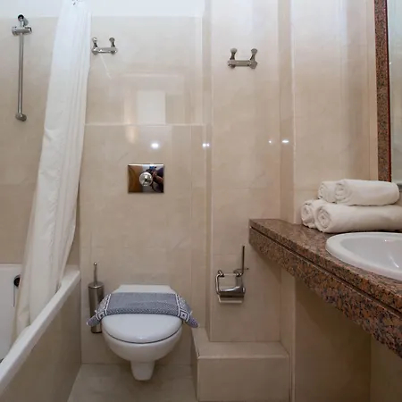 Hotel John & George