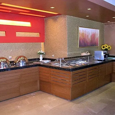Hotel John & George 4*
