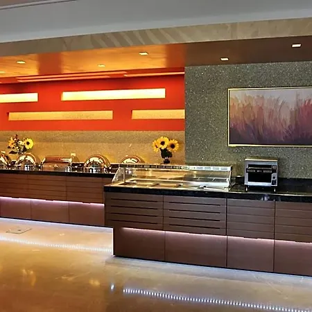 John & George Hotel