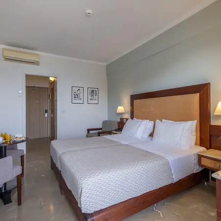 Hotel John & George