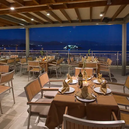 Hotell John & George 4*