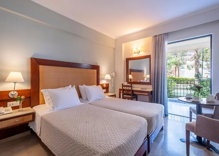 John & George Отель Толон