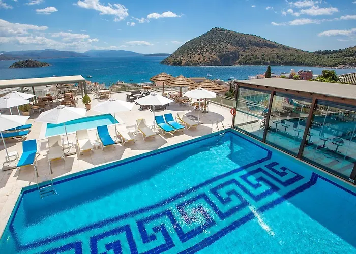 Hotel John & George Tolo