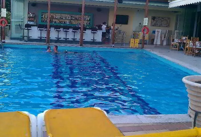 John & George Hotel 4*