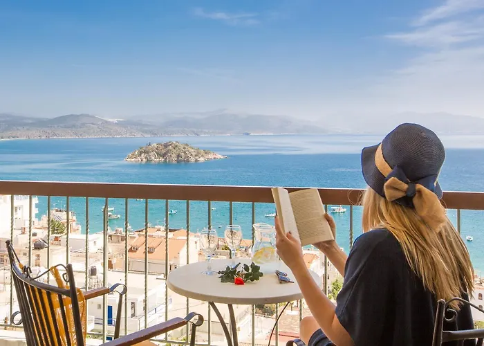 John & George Отель Толон